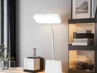 eclairez-votre-espace-avec-une-lampe-de-bureau-led-moderne-et-elegante-sur-yawaaye