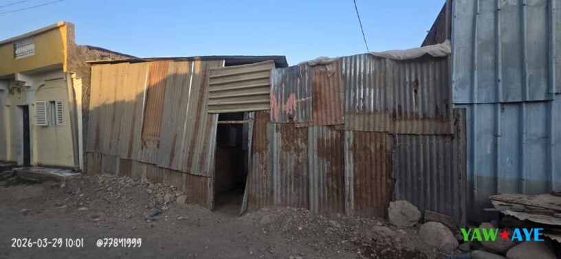 superbe-salon-tout-equipe-moquette-rideaux-inclus-a-saisir-sur-yawaaye-big-0